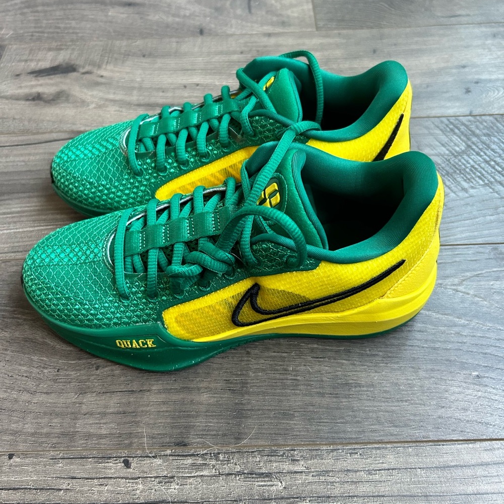 Nike Sabrina Oregon Ducks basketball shoes